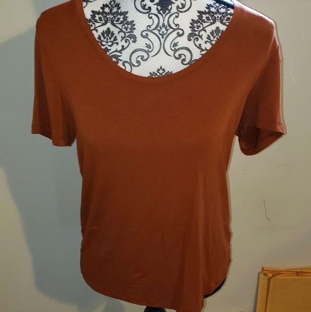 NWOT! Tee  in rustic orange, Med. 😍